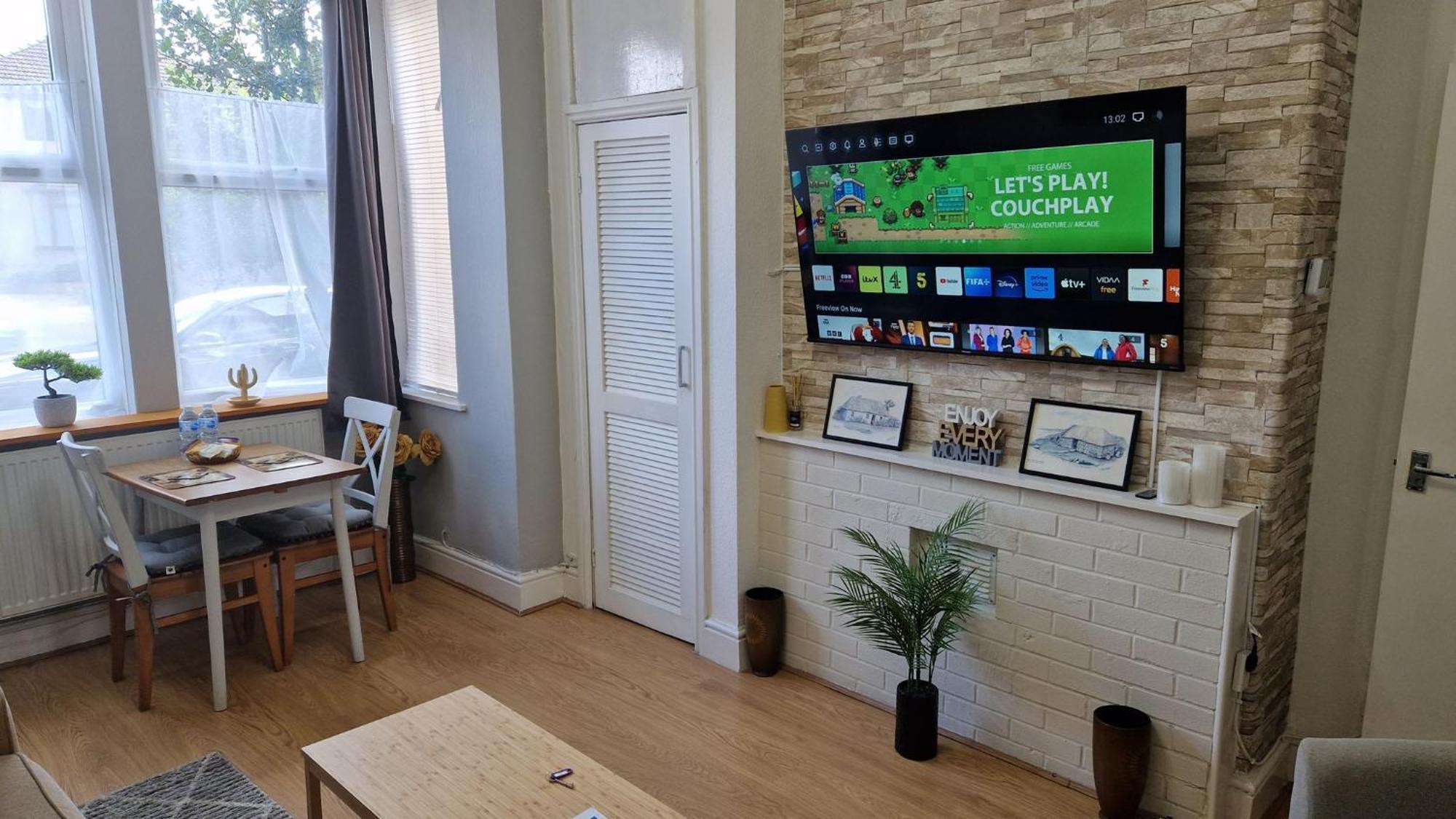 Spacious 1 Bedroom Near Centre Amenities Apartment Lincoln